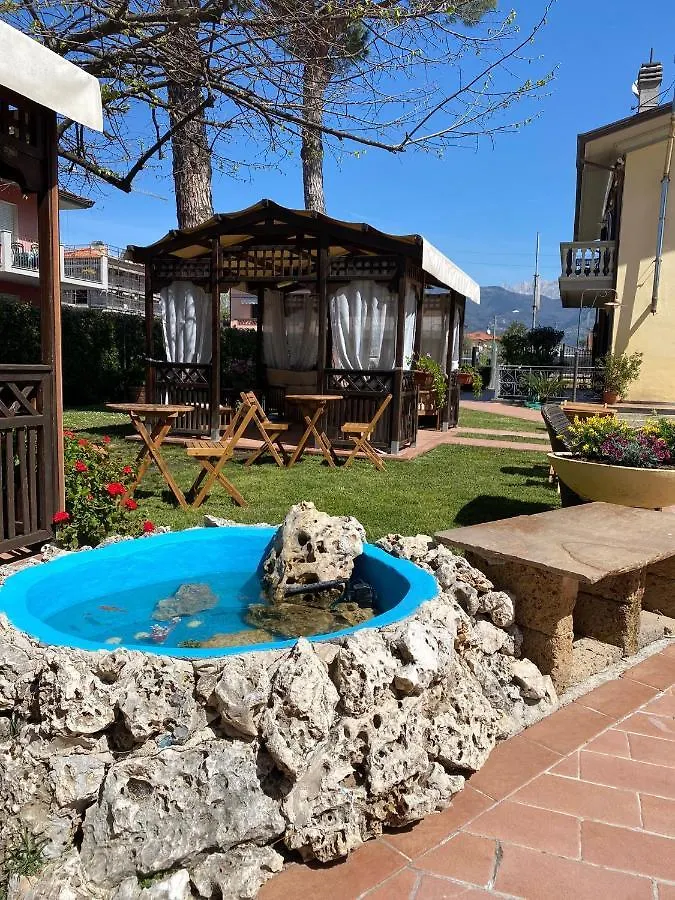 Hotel Virginia Marina di Massa Włochy