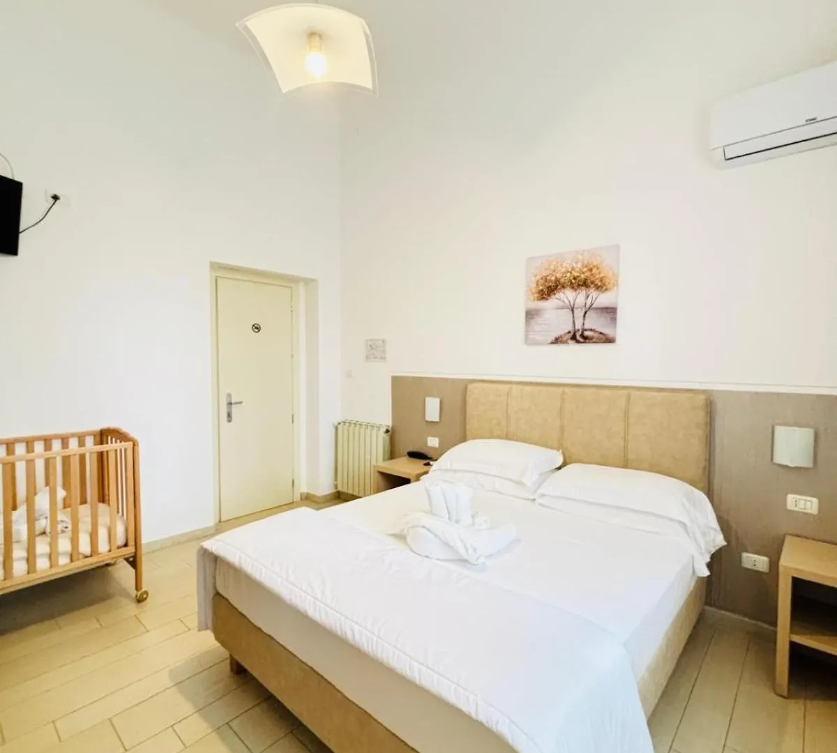 מרינה די מסה Hotel Virginia  מרינה די מסה