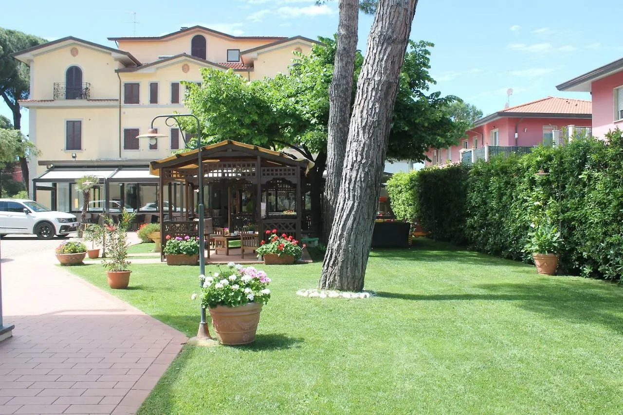 Hotel Virginia Marina di Massa 3*,  Italy